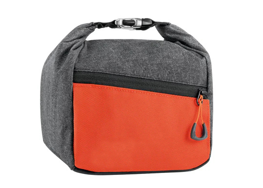 Adjustable chalk bag with quick-release buckle