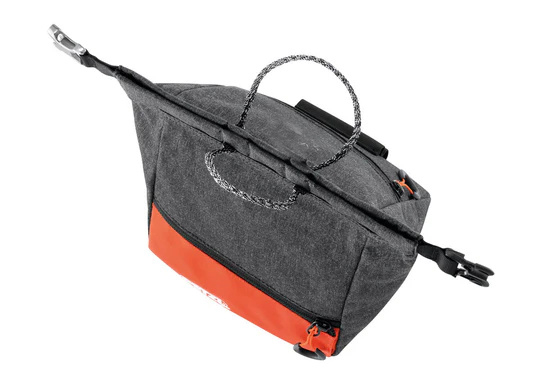 Travel-friendly climbing chalk pouch